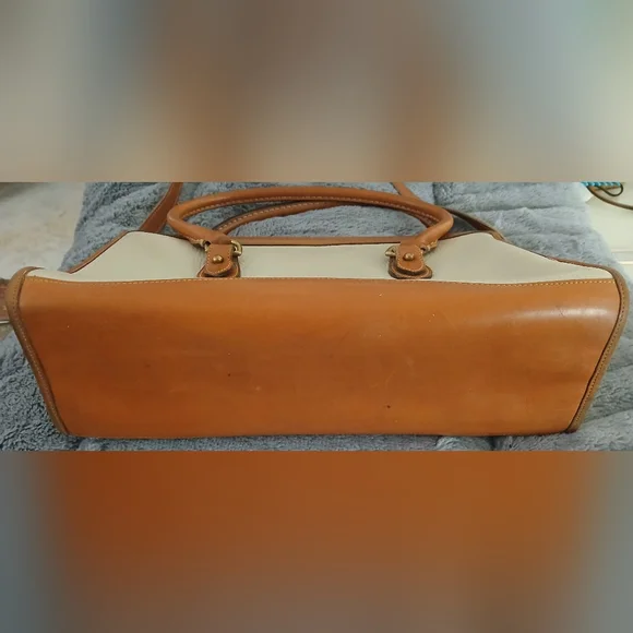 Vintage Dooney & Bourke Crossbody - Picture 4 of 16